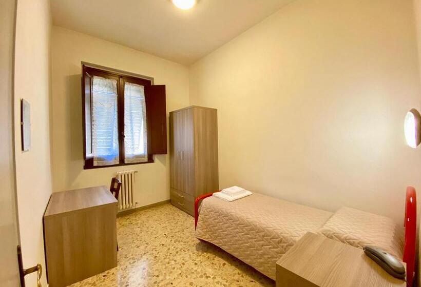 اتاق استاندارد یک تخته با سرویس بهداشتی مشترک, Casa Per Ferie Regina Santo Rosario