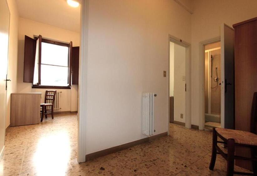 اتاق استاندارد یک تخته با سرویس بهداشتی مشترک, Casa Per Ferie Regina Santo Rosario