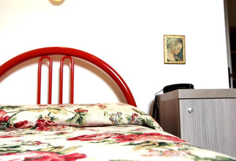 اتاق استاندارد یک تخته با سرویس بهداشتی مشترک, Casa Per Ferie Regina Santo Rosario