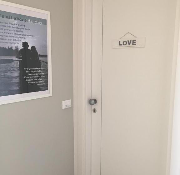 חדר סטנדרט, Flyingaway