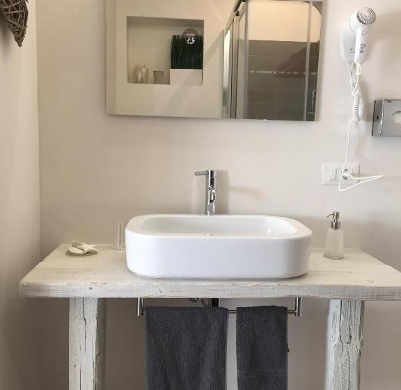 חדר סטנדרט, Flyingaway