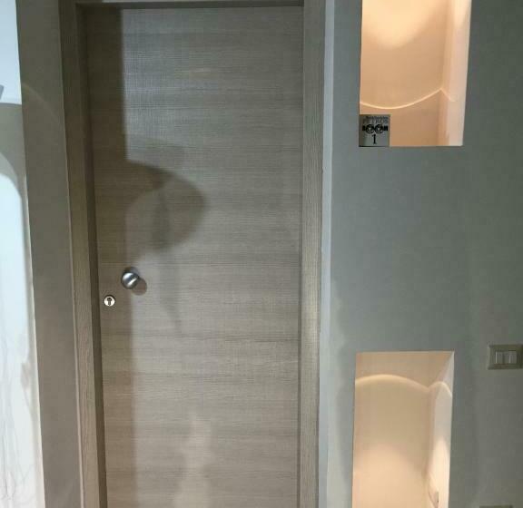 اتاق راحتی, Petros Room Camere