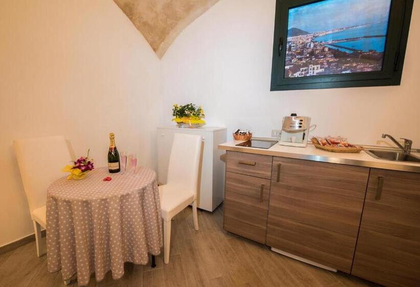 اتاق استاندارد سه نفره, Petros Room Camere