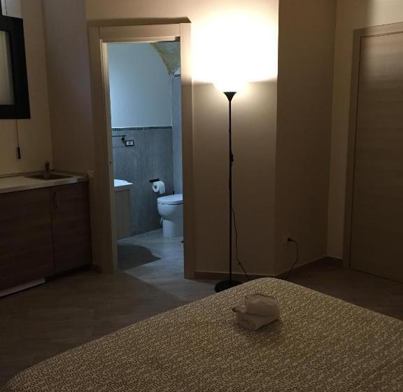 اتاق استاندارد سه نفره, Petros Room Camere