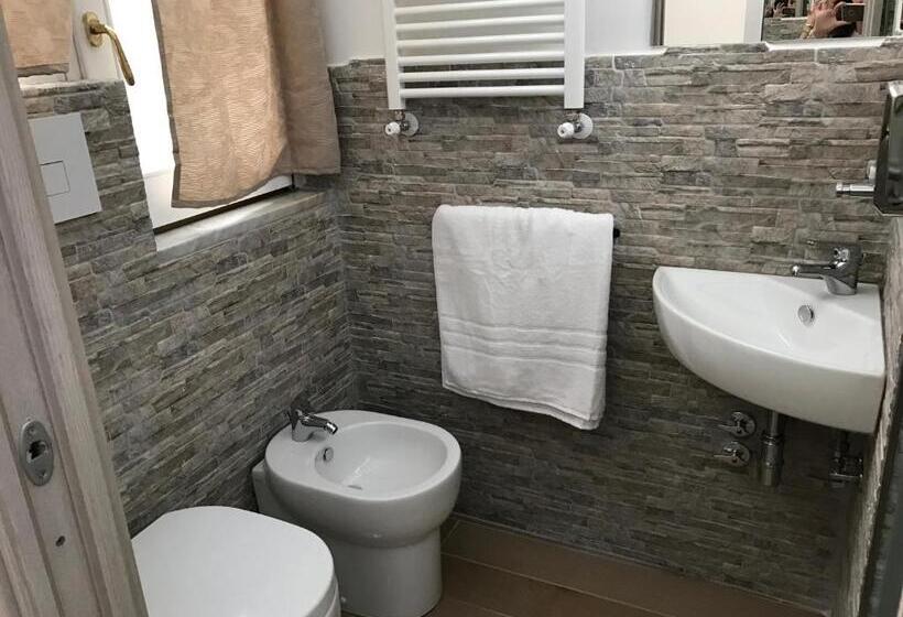 اتاق لوکس با بالکن, Petros Room Camere