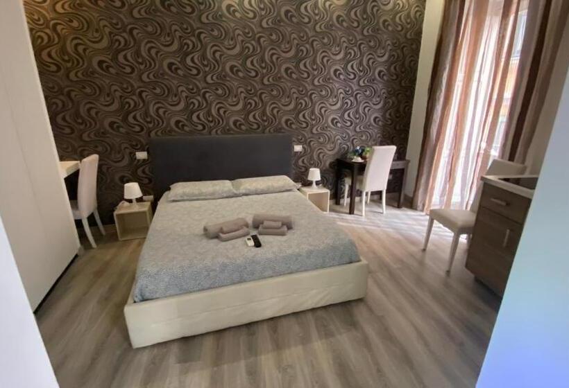 سوییت جونیور با بالکن, Petros Room Camere