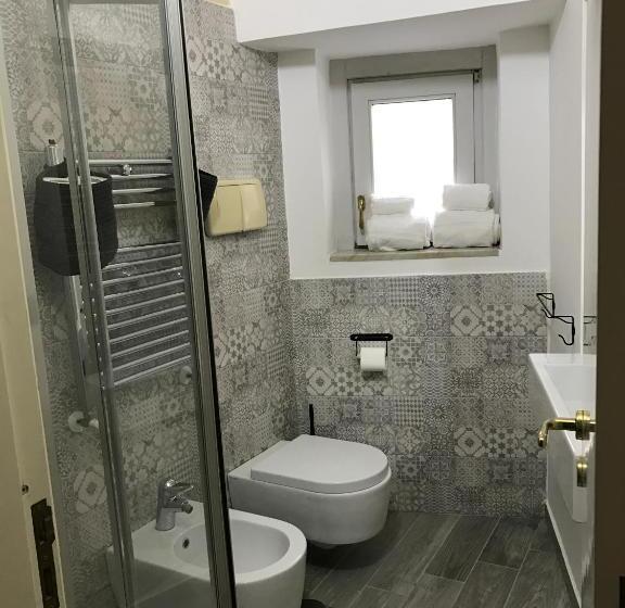 سوییت جونیور با بالکن, Petros Room Camere