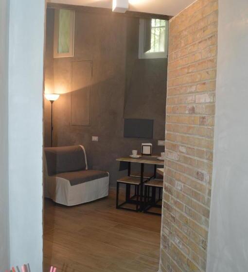 آپارتمان 1 خوابه, Petros Room Camere