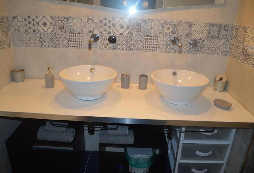 آپارتمان 1 خوابه, Petros Room Camere