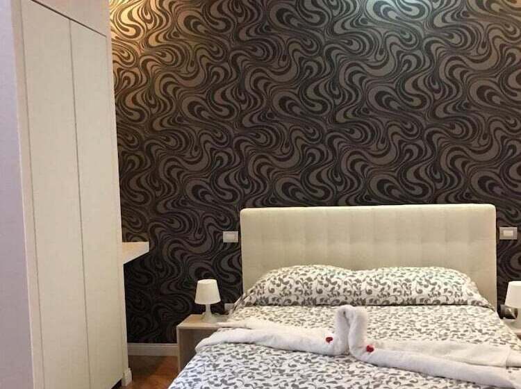 سوییت جونیور با بالکن, Petros Room Camere