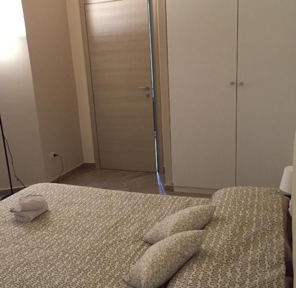 اتاق استاندارد سه نفره, Petros Room Camere