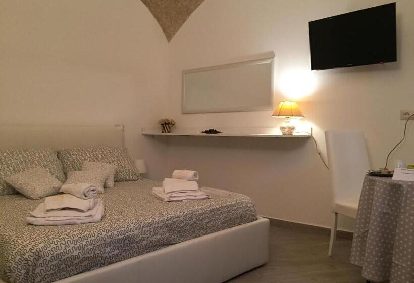 اتاق استاندارد سه نفره, Petros Room Camere