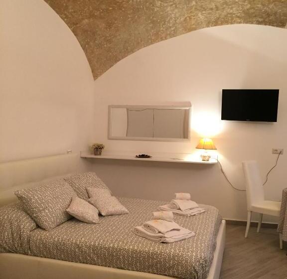 اتاق استاندارد سه نفره, Petros Room Camere