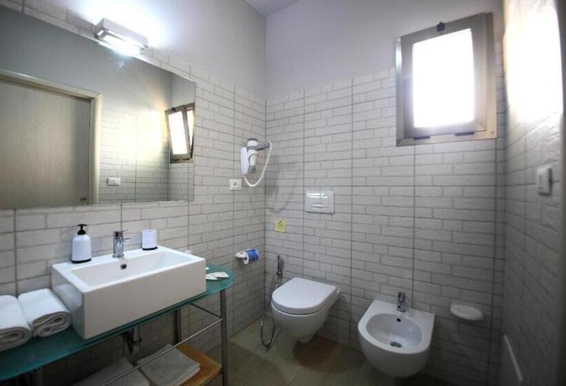 غرفة قياسية ثلاثية مطلة علي حمام السباحة, Eden Resort Country