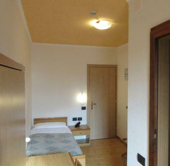 חדר סטנדרט יחיד עם מרפסת, Albergo Lucia