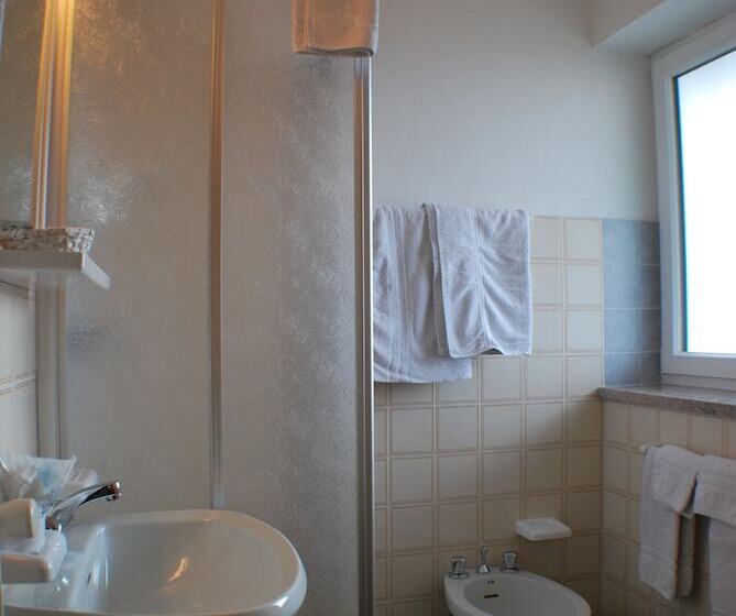 חדר סטנדרט יחיד עם מרפסת, Albergo Lucia