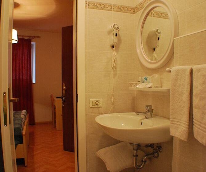 חדר סטנדרט יחיד עם מרפסת, Albergo Lucia