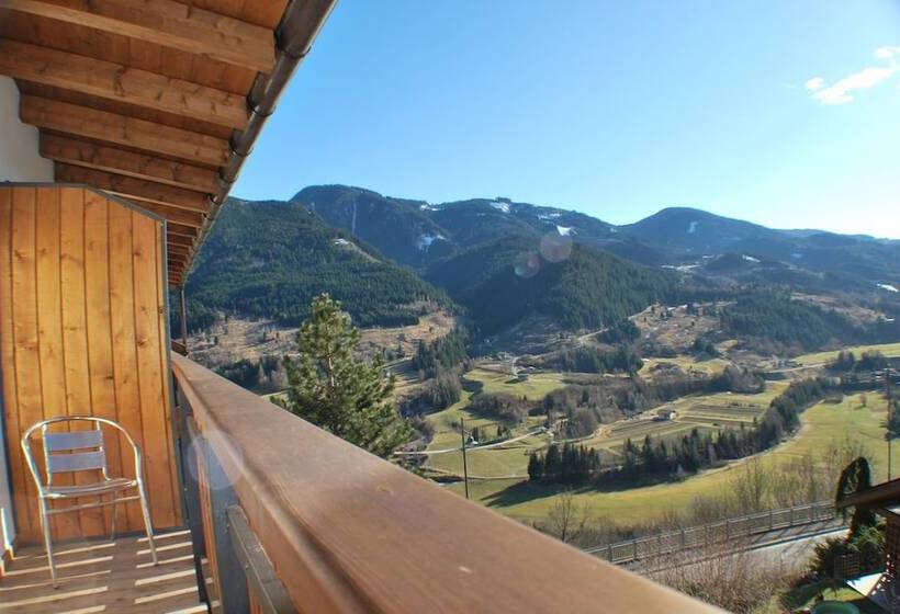 חדר לארבעה סטנדרטי עם מרפסת, Albergo Lucia