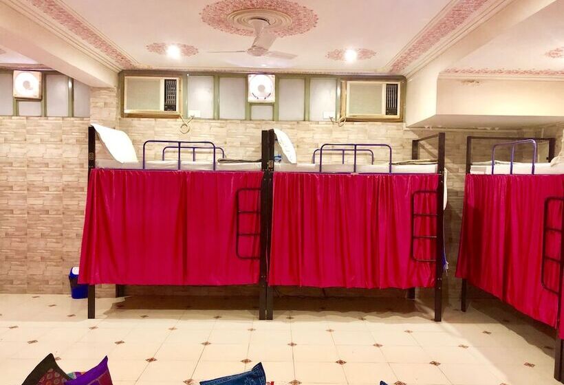 سرير فى غرفة مشتركه, Classic Inn Near Railway Station Jaipur
