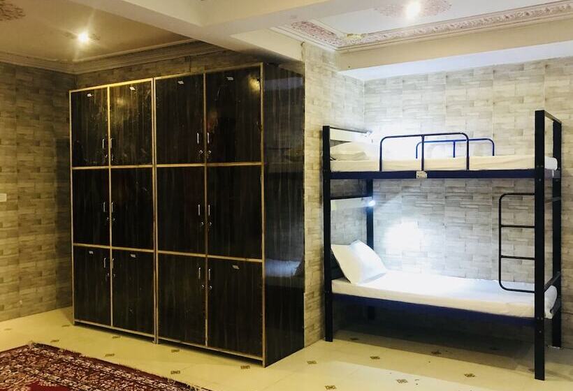 سرير فى غرفة مشتركه, Classic Inn Near Railway Station Jaipur