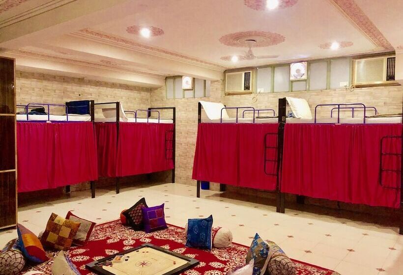 سرير فى غرفة مشتركه, Classic Inn Near Railway Station Jaipur