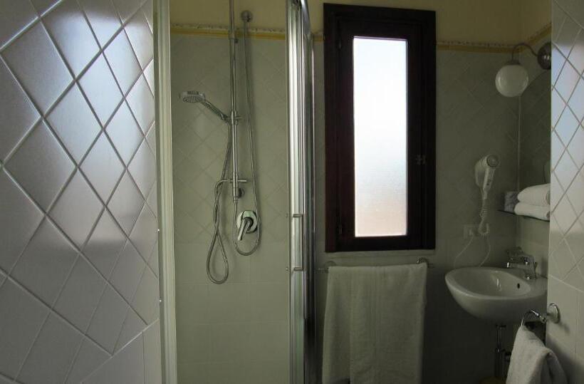 غرفة قياسية ثلاثية, Santa Rosalia