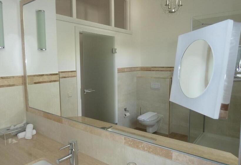 발코니가 있는 스위트, Schön