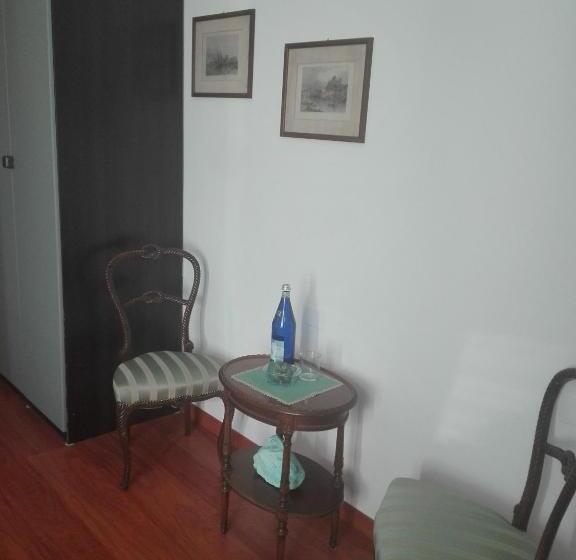 חדר סטנדרט לשלושה, B & B Ametista Bergamo