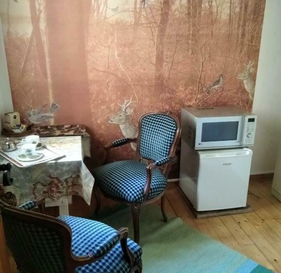 آپارتمان یک خوابه با دری مشترک که هال را جدا می کند., B&b Il Suono Del Bosco