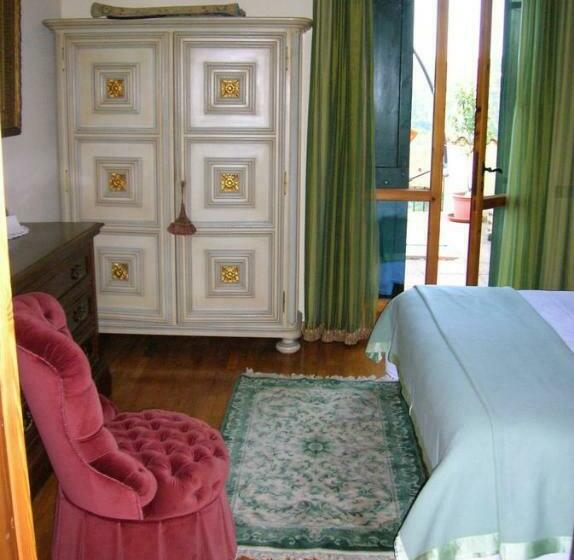 آپارتمان یک خوابه با دری مشترک که هال را جدا می کند., B&b Il Suono Del Bosco