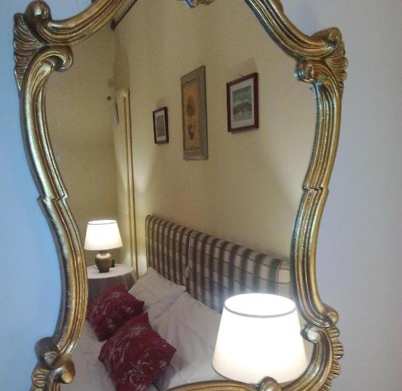 آپارتمان یک خوابه با دری مشترک که هال را جدا می کند., B&b Il Suono Del Bosco