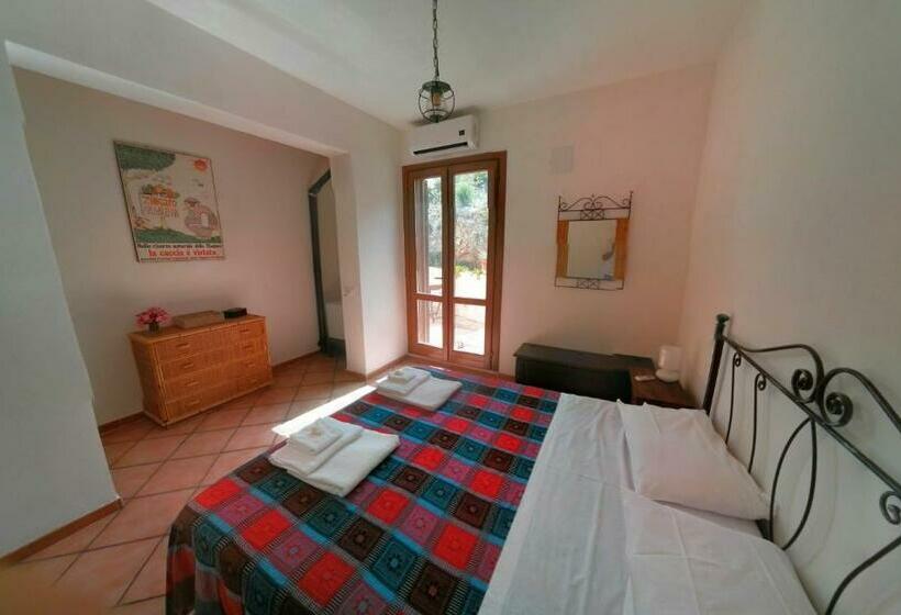 غرفة قياسية مطلّة علي الحديقة, B&b Tre Giummare