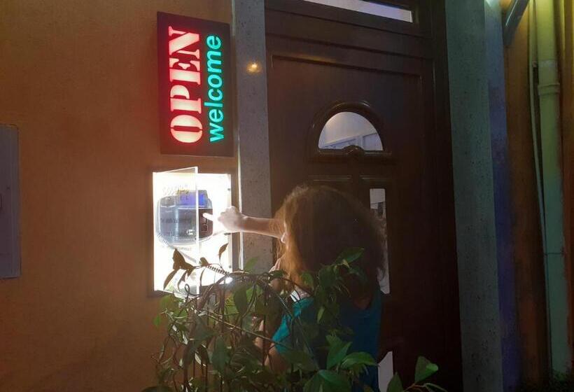 חדר סטנדרט לשלושה עם חדר אמבטיה משוף, Greencolors