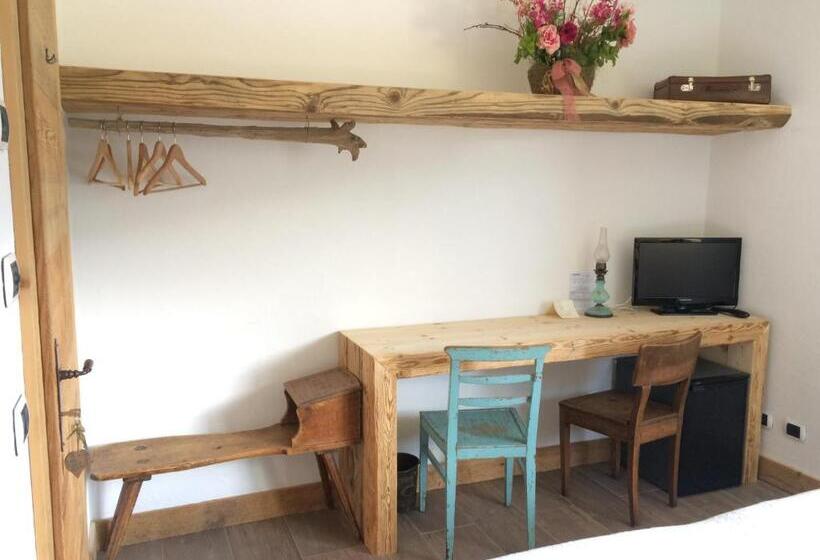 Standard room with outdoor bath, Fra Rose E Mughi