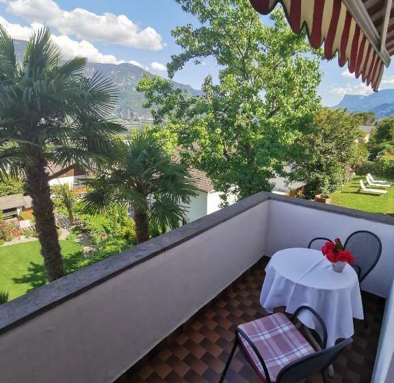 اتاق استاندارد یک تخته با بالکن, Eden Guesthouse