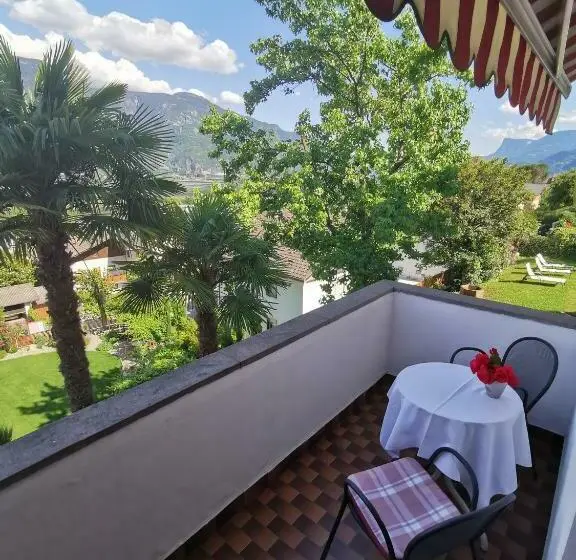 バルコニー付きシングルスタンダードルーム, Eden Guesthouse