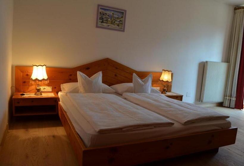 اتاق استاندارد با بالکن, Eden Guesthouse