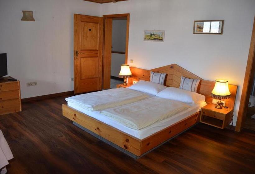 اتاق استاندارد با بالکن, Eden Guesthouse