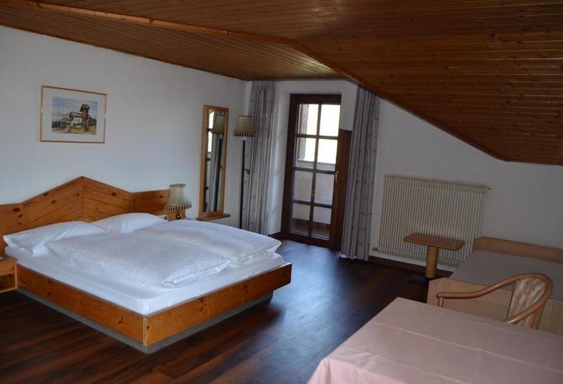 اتاق استاندارد سه تخته با بالکن, Eden Guesthouse