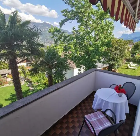 バルコニー付きスタンダードトリプルルーム, Eden Guesthouse