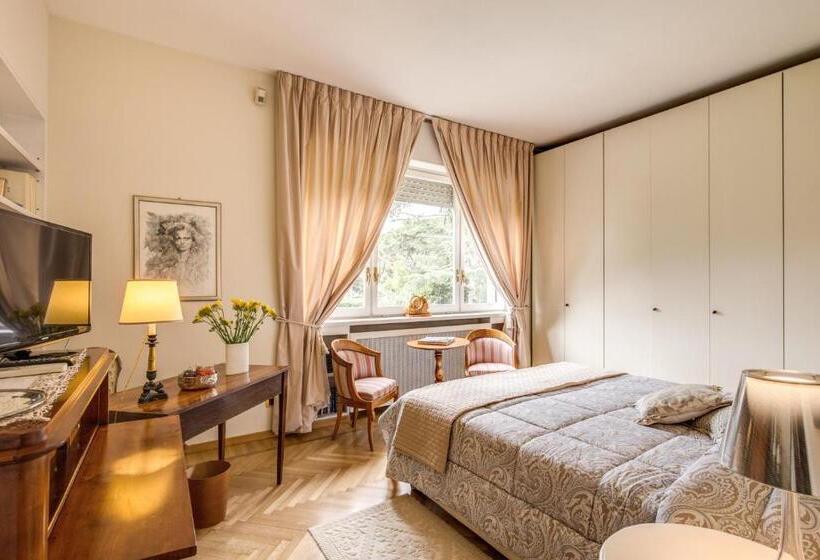 جناح جونيور مطل على الحديقة, La Gaura Guest House