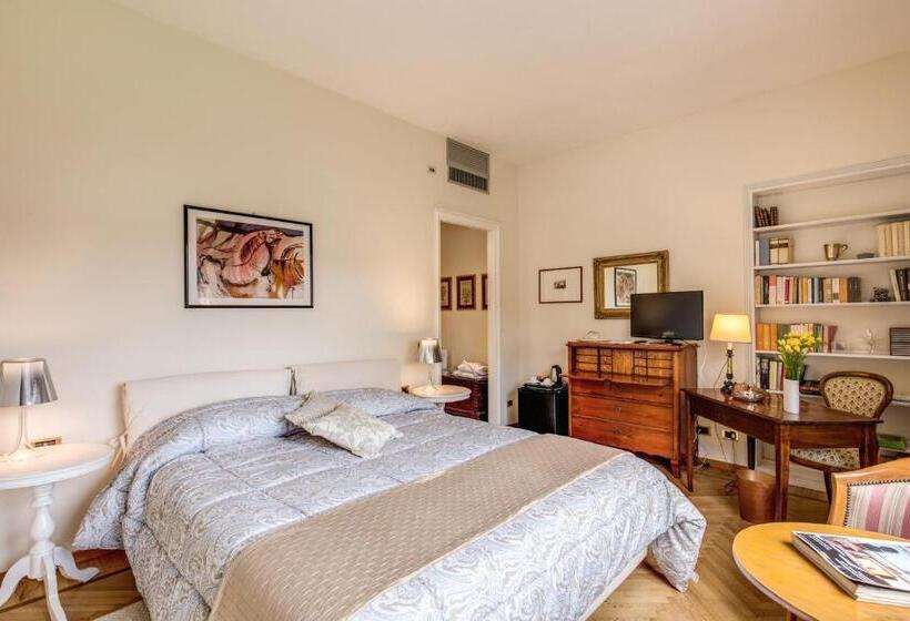 جناح جونيور مطل على الحديقة, La Gaura Guest House