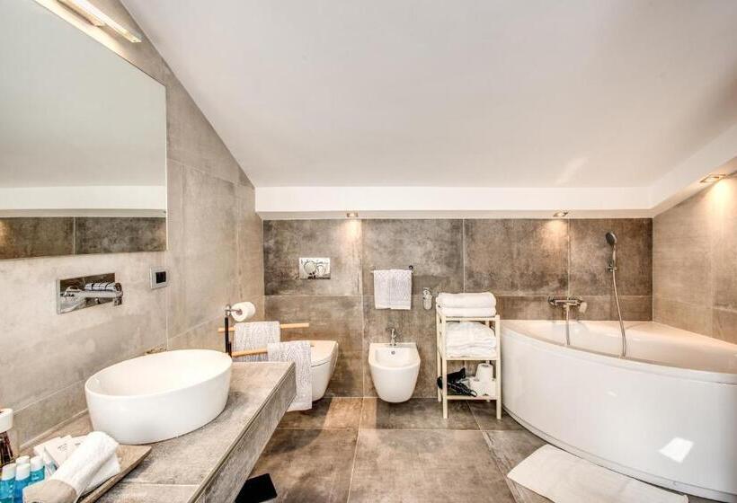 جناح إدارى, La Gaura Guest House