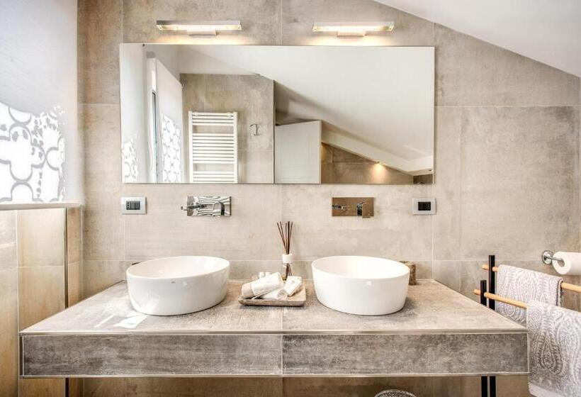 جناح إدارى, La Gaura Guest House