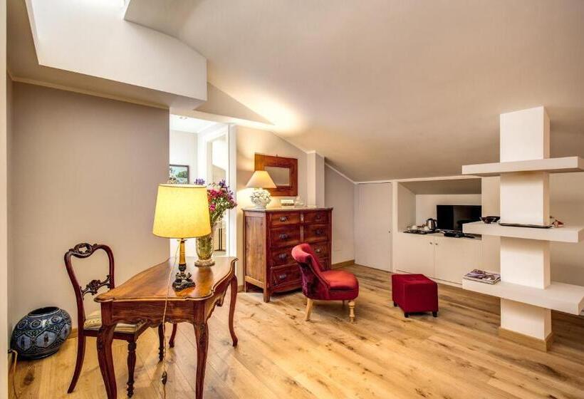 جناح إدارى, La Gaura Guest House