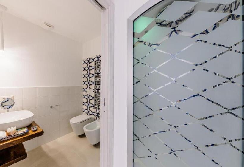 اتاق لوکس, Monte Brusara Relais
