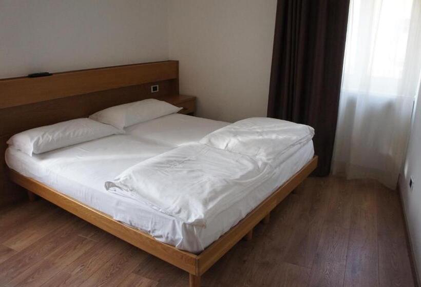 חדר סטנדרט לשלושה, Vecchia Mori