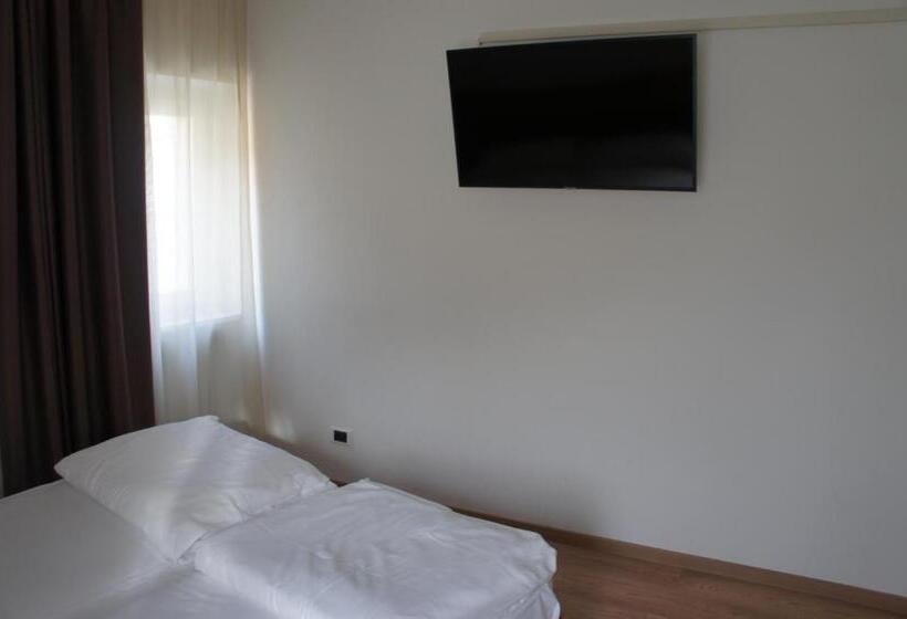 חדר סטנדרט לשלושה, Vecchia Mori