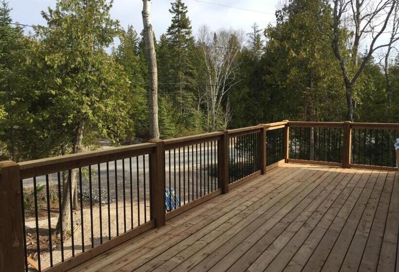 منزل غرفة نوم واحدة, Escarpment Heights Motel