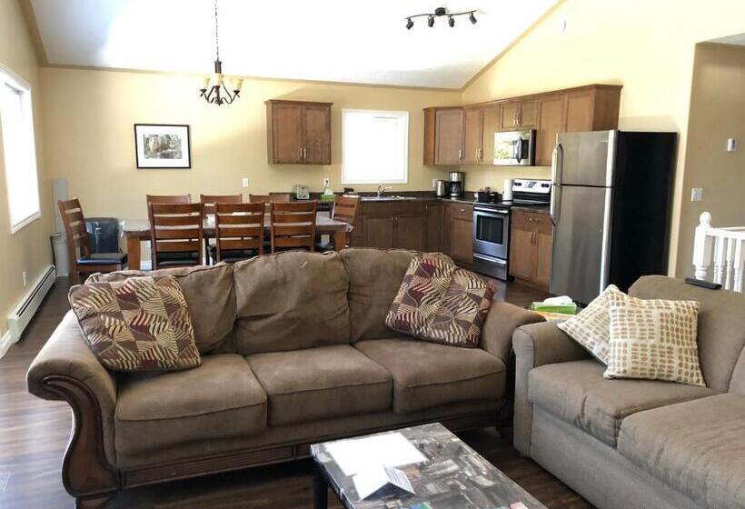 منزل غرفة نوم واحدة, Escarpment Heights Motel